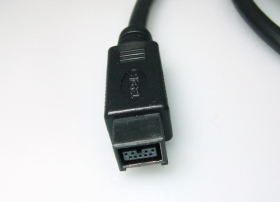 11103360-1 IEEE 1394B 9PIN ／ 4PIN 1.8米