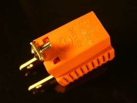 JK578B 3P轉2P電源轉換頭 塑膠橙色