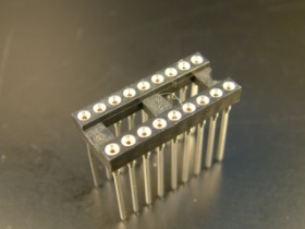 SKT18P18R 18P圓孔長腳腳座