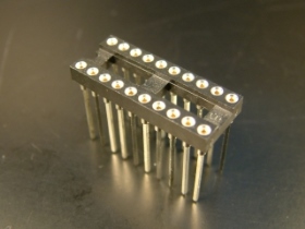 SKT20P18R 20P圓孔長腳腳座