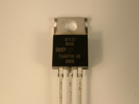 TRBT137800E TRIAC BT137-800E