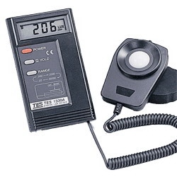 TES-1332A 數位式照度計