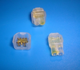 LS-920E2 Tyco 雙刀式UY接續子